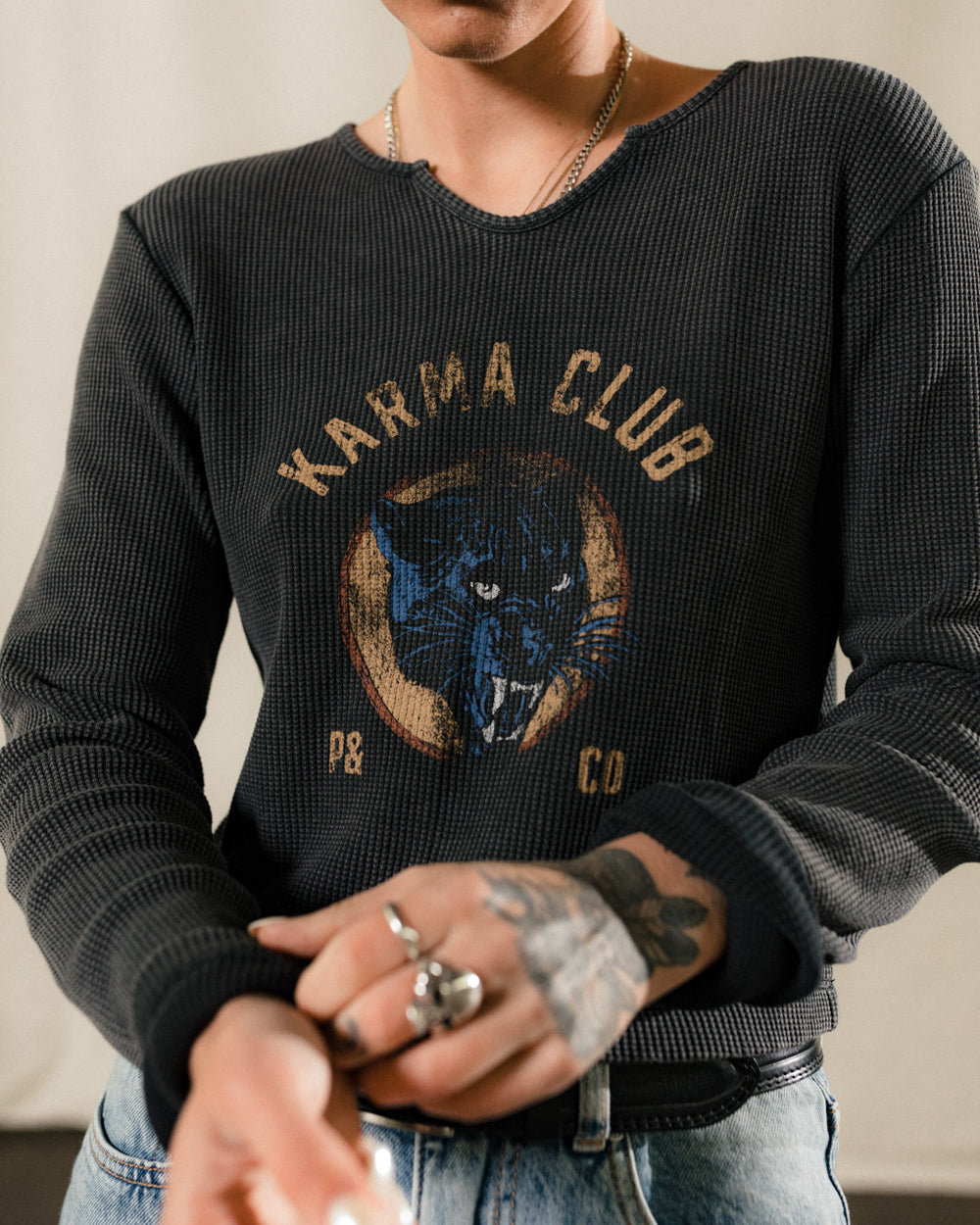 Karma Club 2.0 Waffle Henley – Acid Wash 