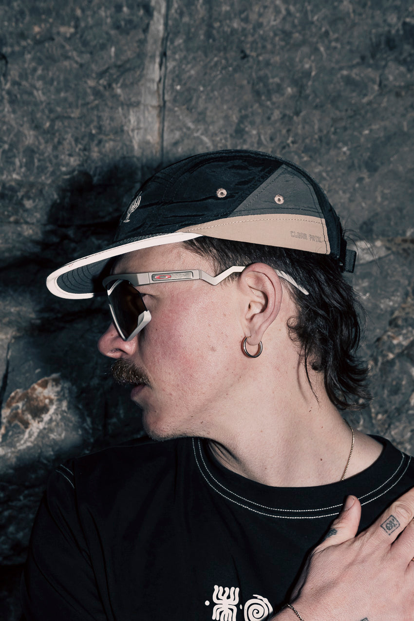 Steady Pace Trail Cap - Black & Tan