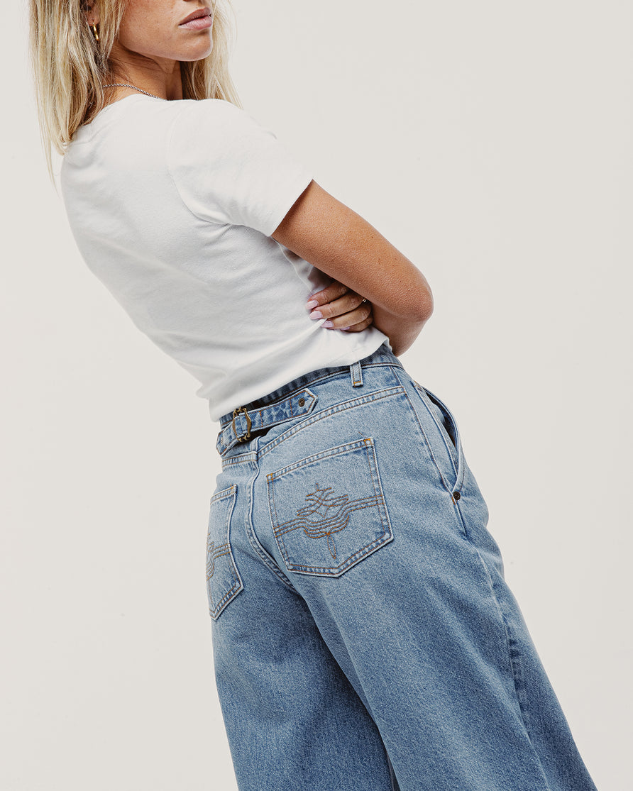 Grace Barrel Leg Jean - Mid Wash Blue