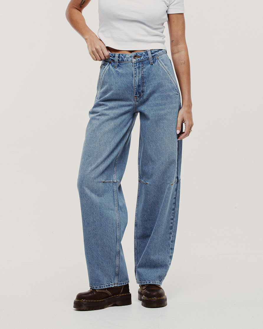 Grace Barrel Leg Jean - Mid Wash Blue