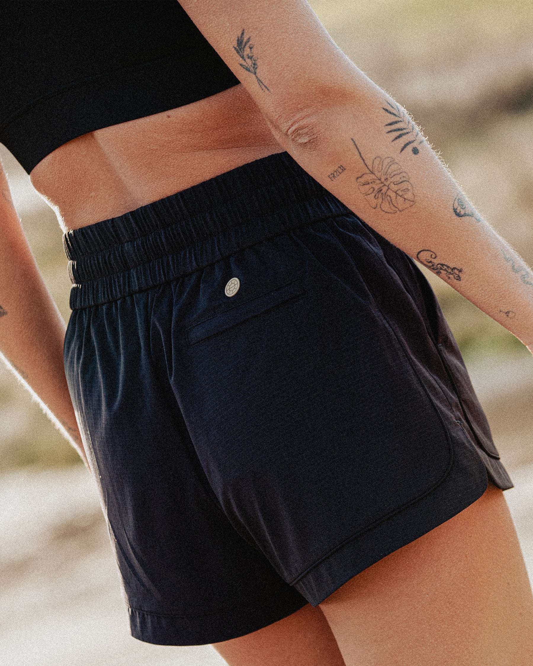 Sun Curved Hem Trail Shorts - Black